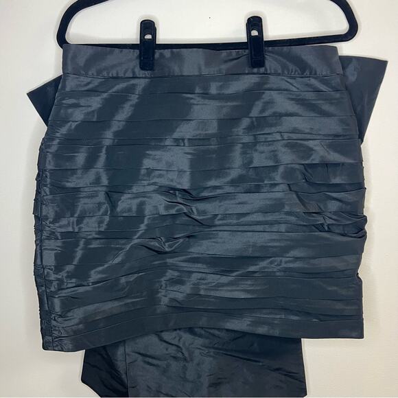 Rebecca Vallance Homecoming Black Bow Embellished Mini Skirt Size 10 US / 14 AUS - Picture 4 of 7